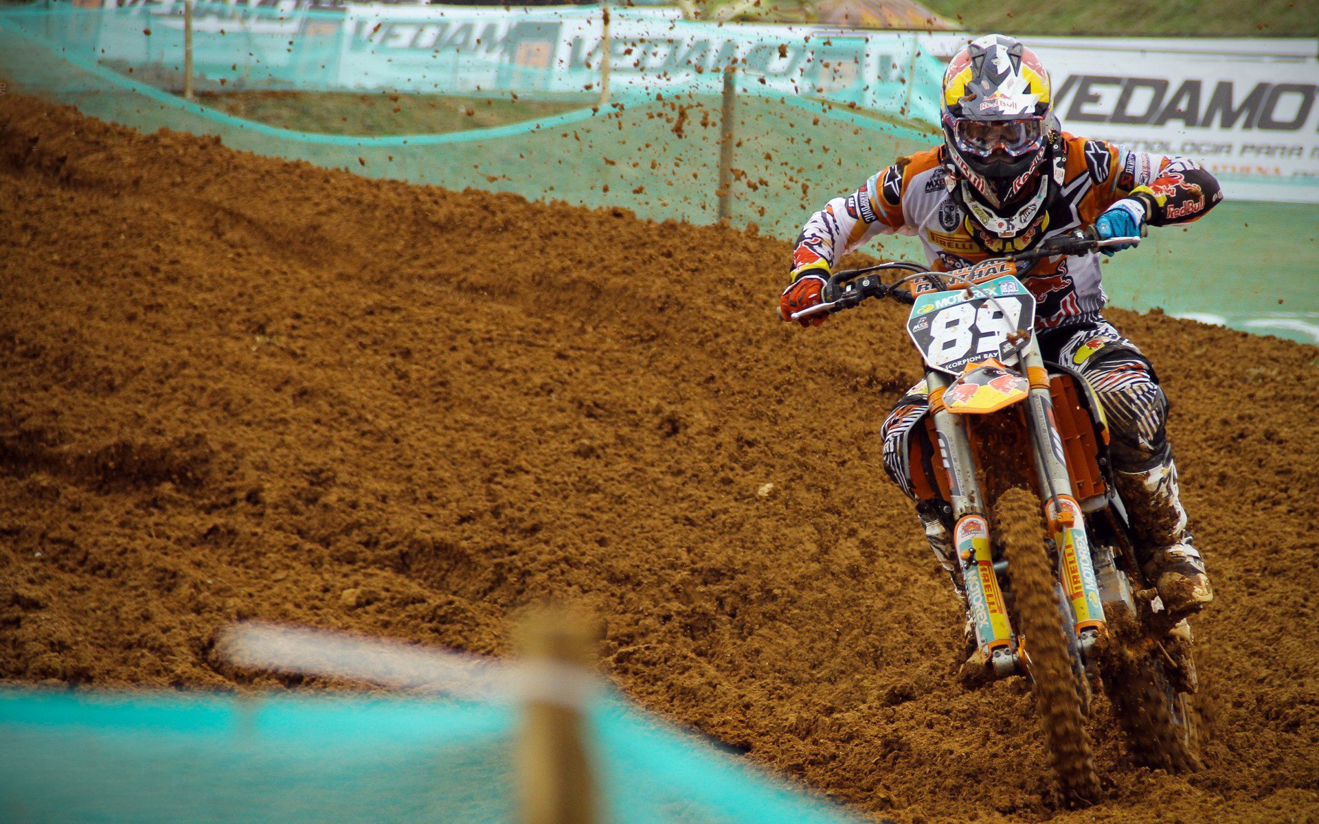 西甲裁判争议持续发酵,赛场氛围紧张,西甲裁判安排